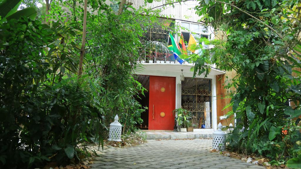 Bushman Cafe Hotel Abidjan Extérieur photo