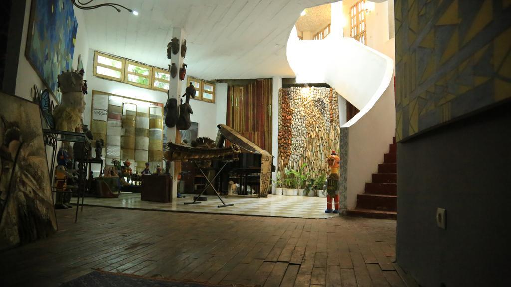 Bushman Cafe Hotel Abidjan Extérieur photo