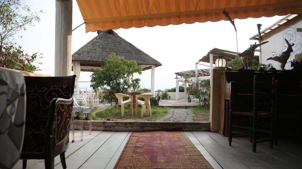 Bushman Cafe Hotel Abidjan Extérieur photo