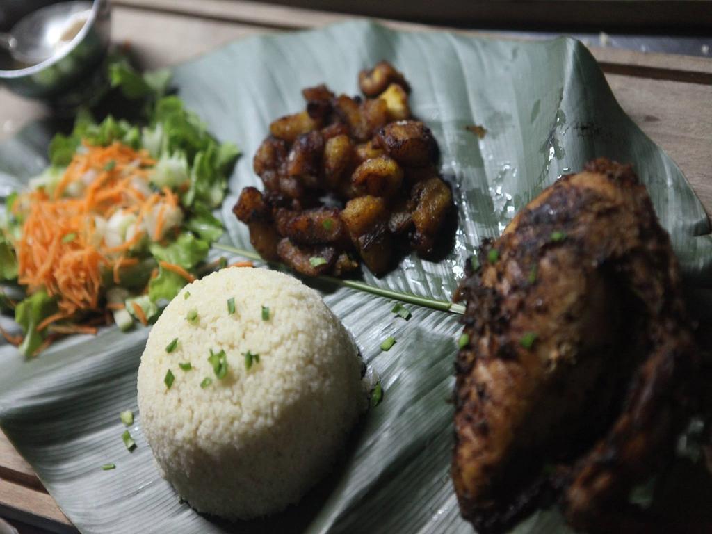 Bushman Cafe Hotel Abidjan Extérieur photo